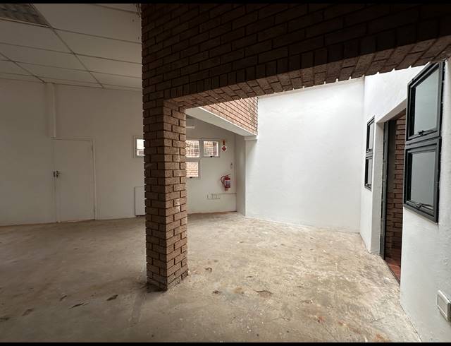 107.30M² OFFICE TO LET IN DIE HOEWES